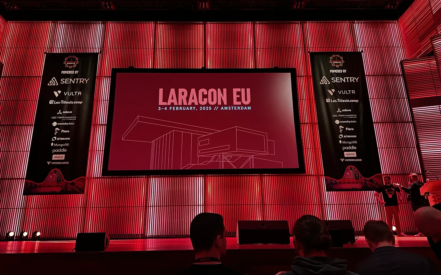 Wachten tot de opening van Laracon 2025