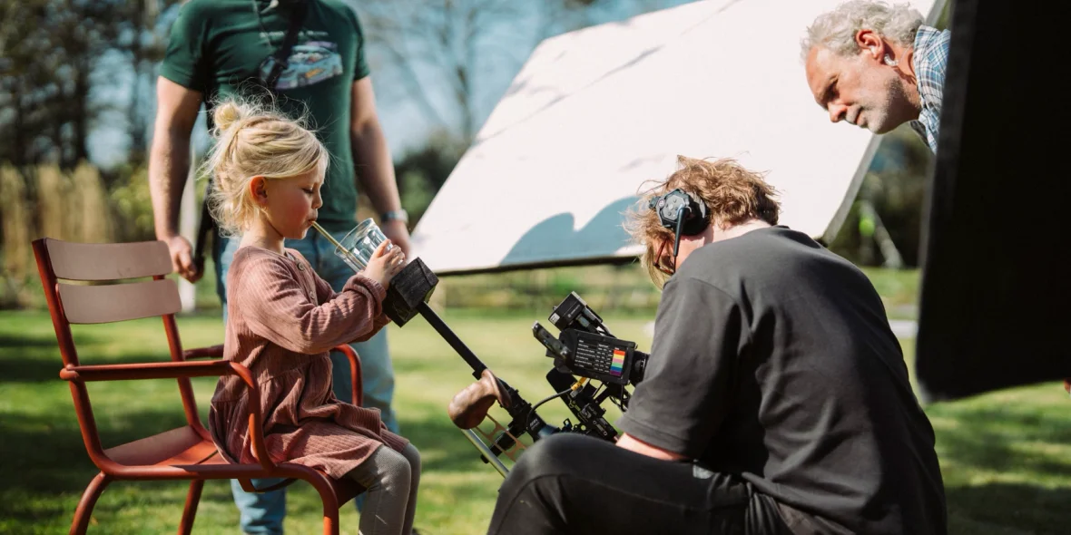 Filmmacht videoset met meisje en camera